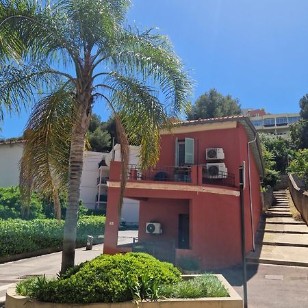 Roquebrune : Appartement 4 Personnes Proche De La Plage Room photo